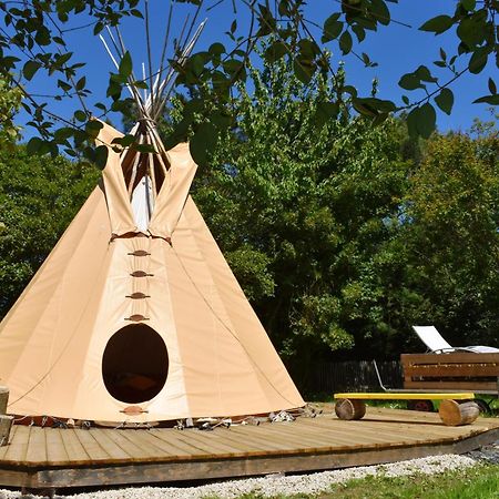 Nuit En Cheyenne Tipi A 500M De La Plage Cancale Exteriör bild