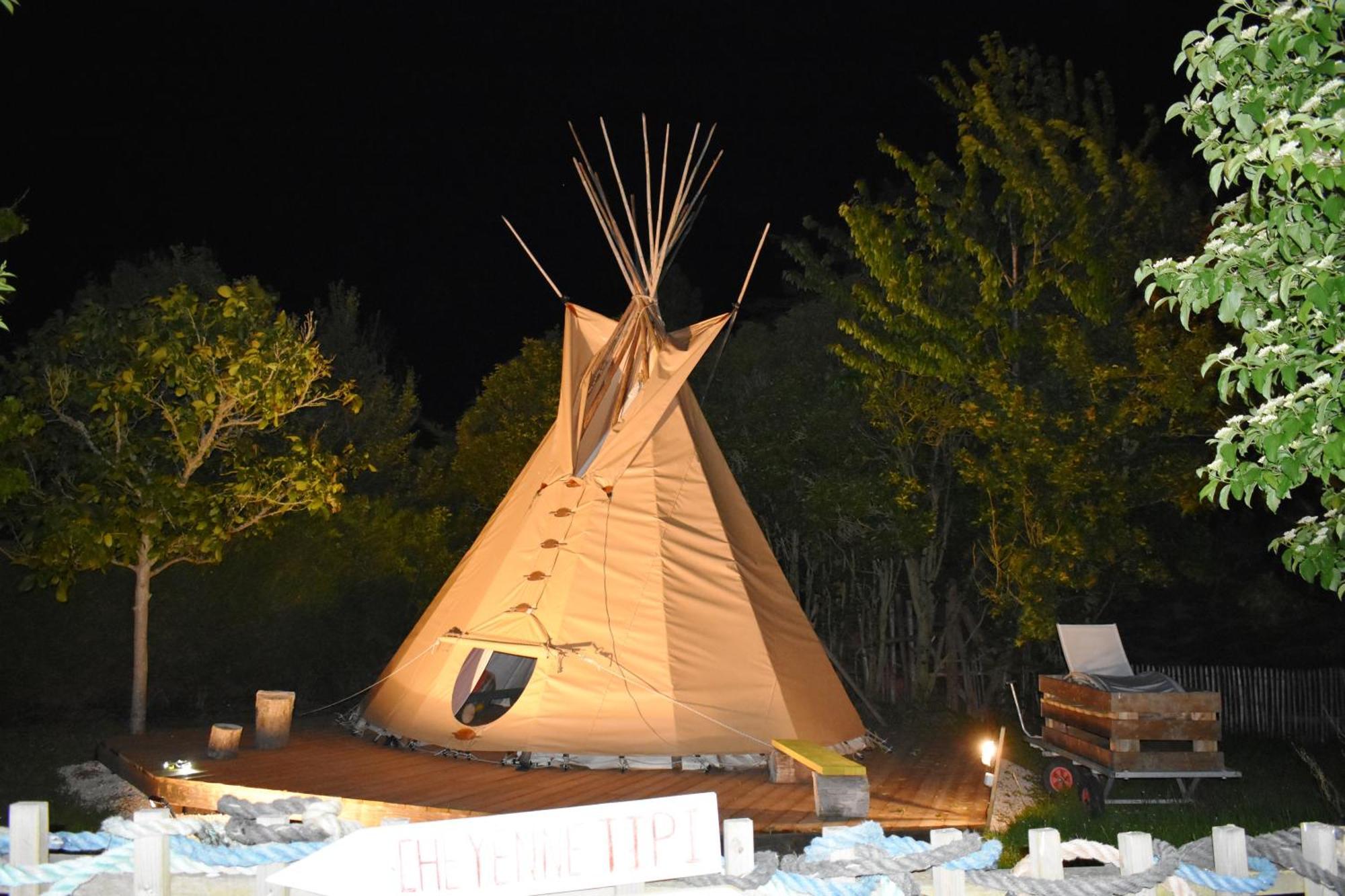 Nuit En Cheyenne Tipi A 500M De La Plage Cancale Exteriör bild